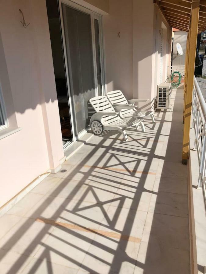 Spacious luxurious two-level apartment Loutráki Exterior foto